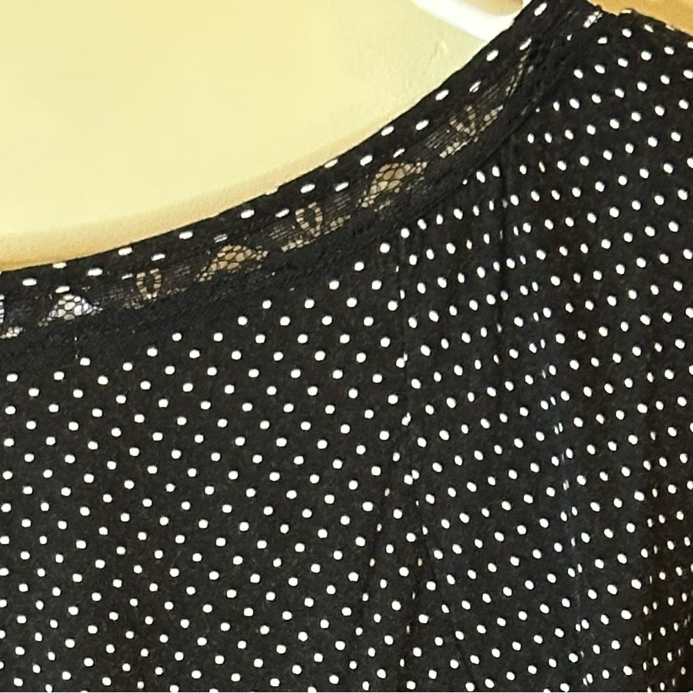 Maurices 2X Black White Polka Dot V-Neck Lace Flutter Sleeve Blouse - Picture 6 of 6